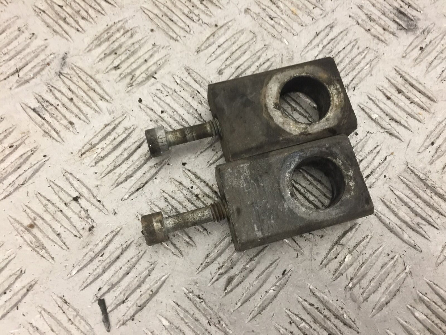 HARLEY DAVIDSON FAT BOB FXDF CHAIN ADJUSTERS YEAR 2009 (STOCK 806)
