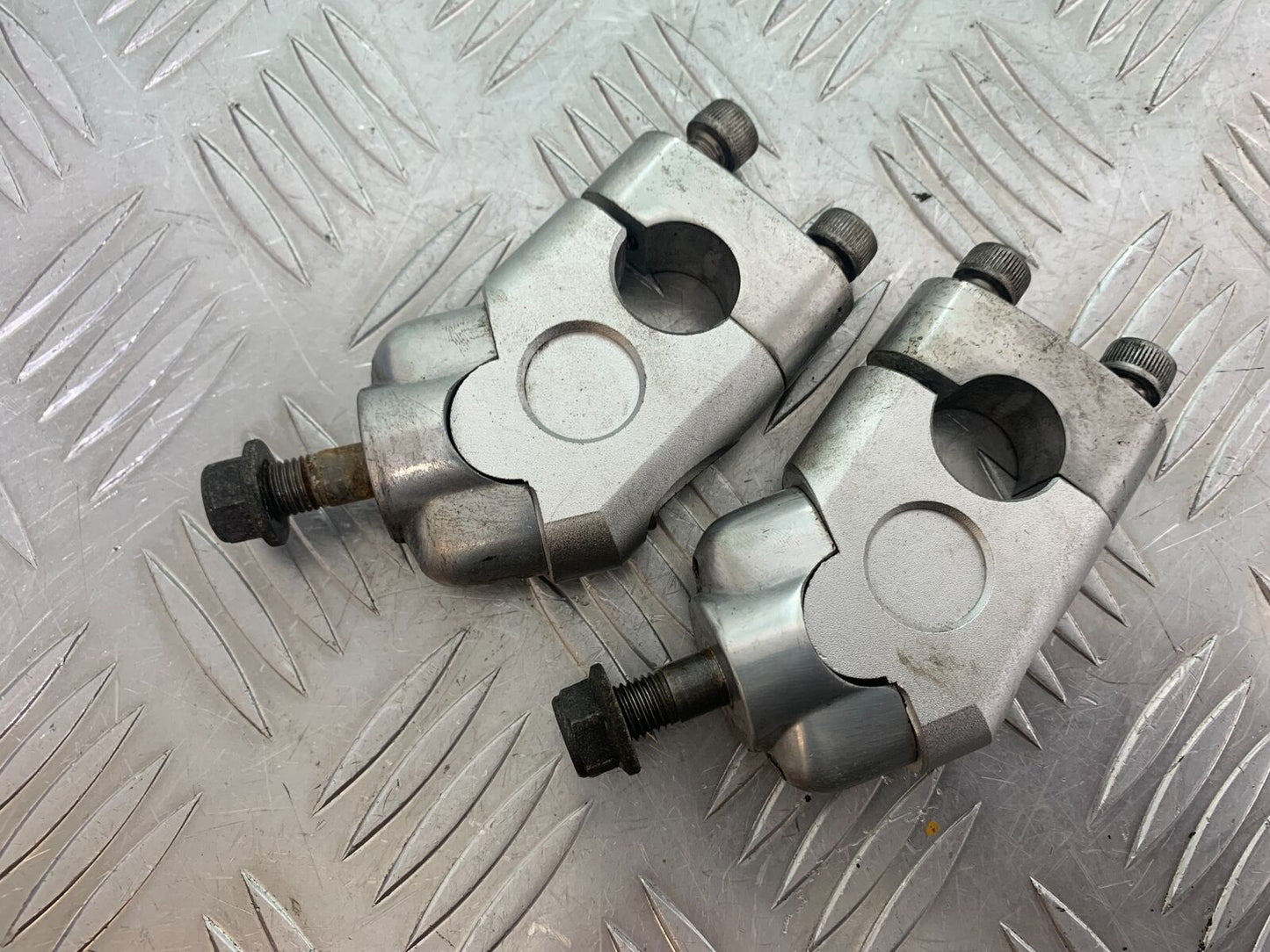 YAMAHA XJR1300 XJR 1300 HANDLE BAR RISERS YEAR 1999-2003 (CMB1055)