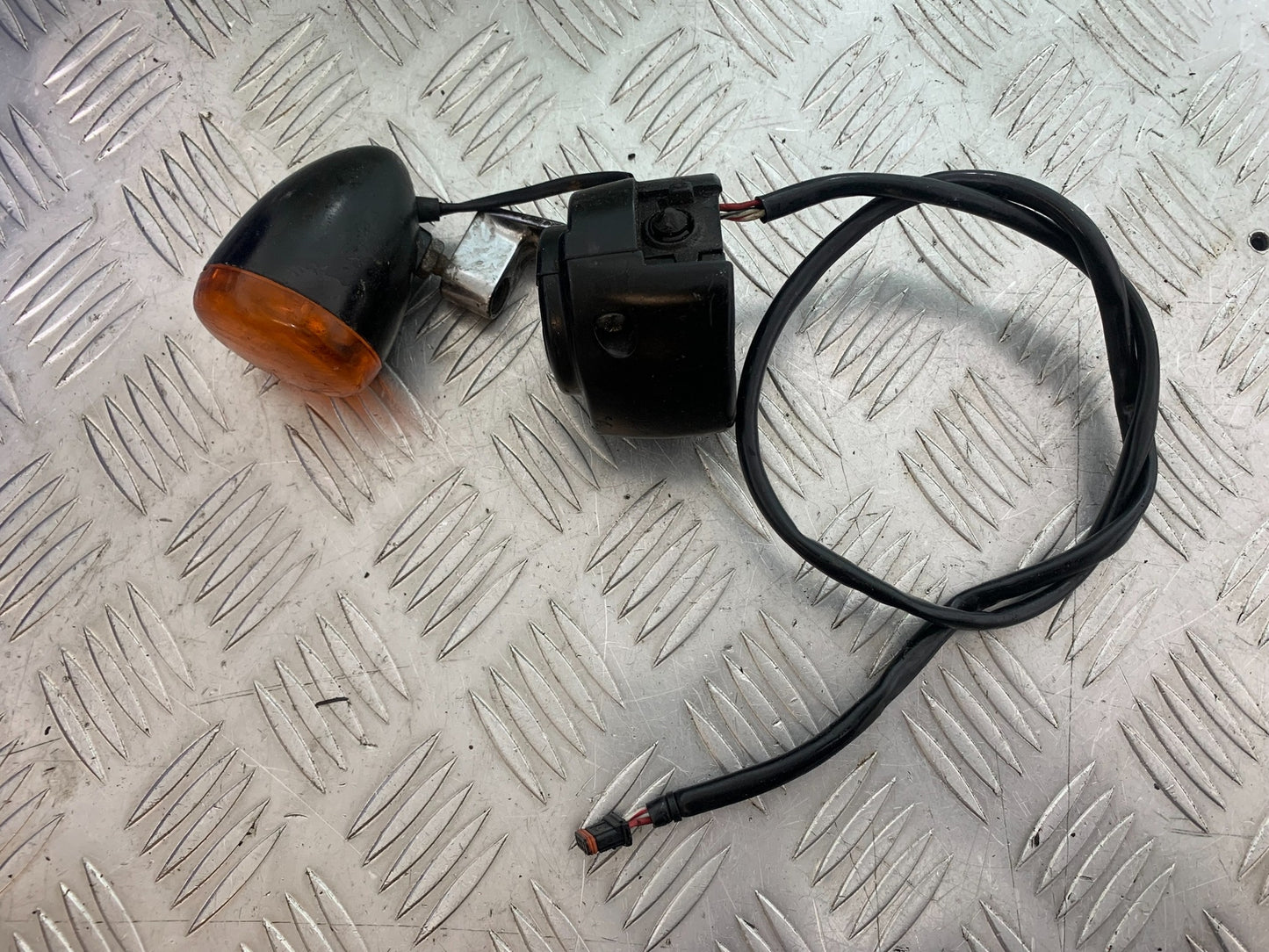 HARLEY DAVIDSON FXS BLACKLINE 1585 LEFT SWITCH GEAR YEAR 2012 (CMB1147)