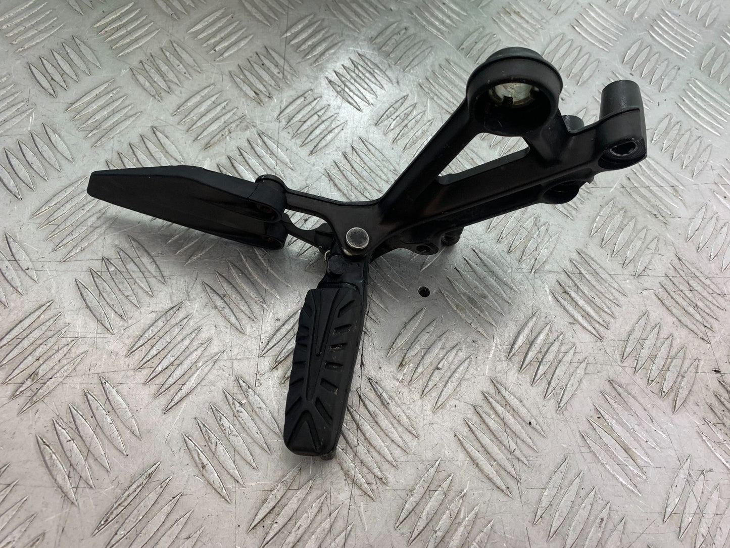 KTM DUKE 125 FRONT RIGHT HANGER YEAR 2017-2022 (CMB1274)