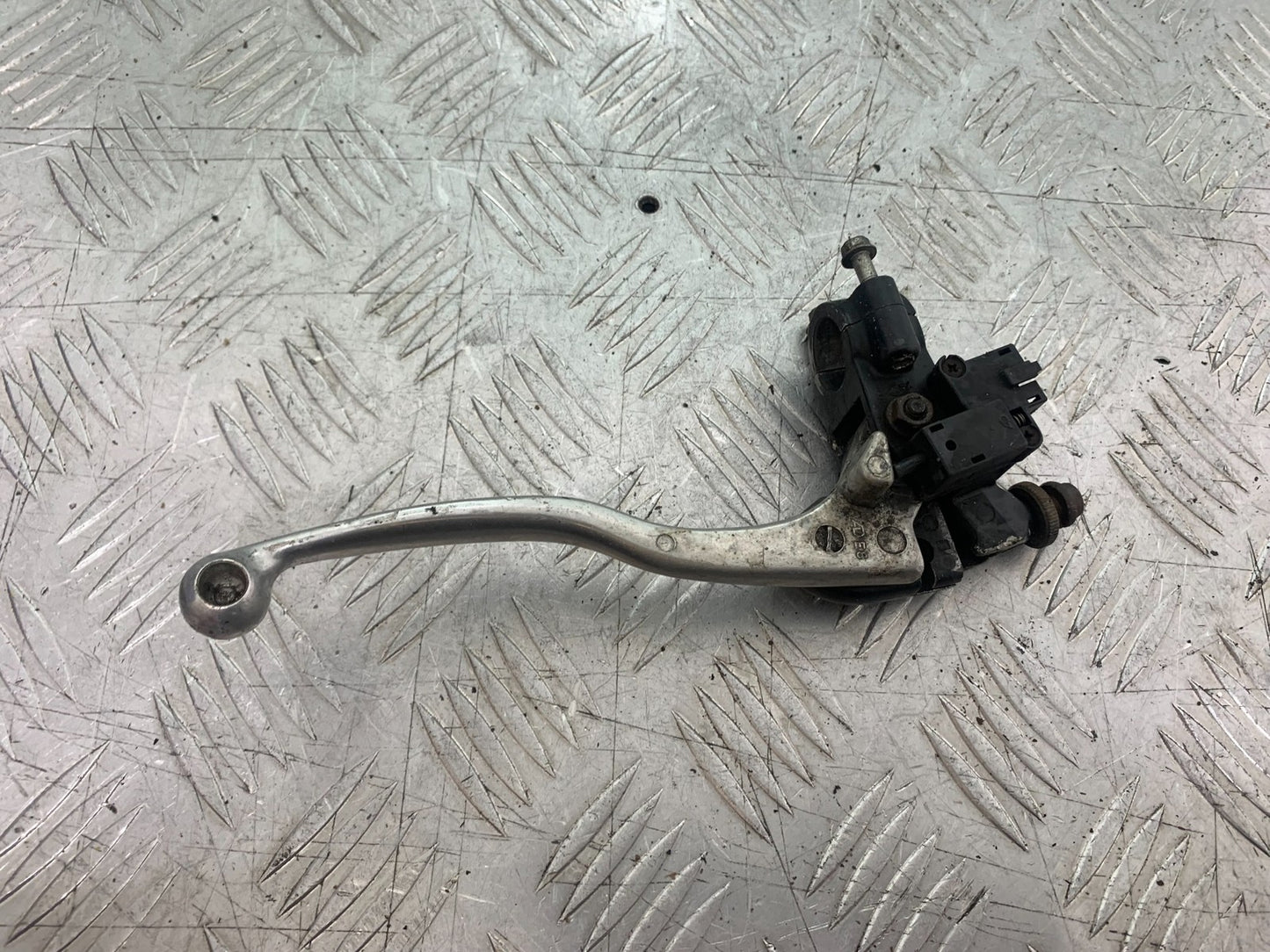 KAWASAKI ZX9R ZX9 C CLUTCH LEVER AND BRACKET YEAR 1998-99 (CMB1213)