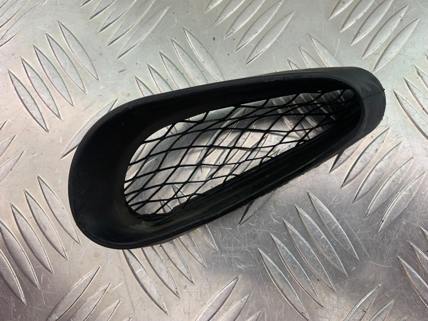 KAWASAKI ZZR1200 ZZR 1200 1 X AIR GRILL YEAR 2002-05 (STOCK 993)
