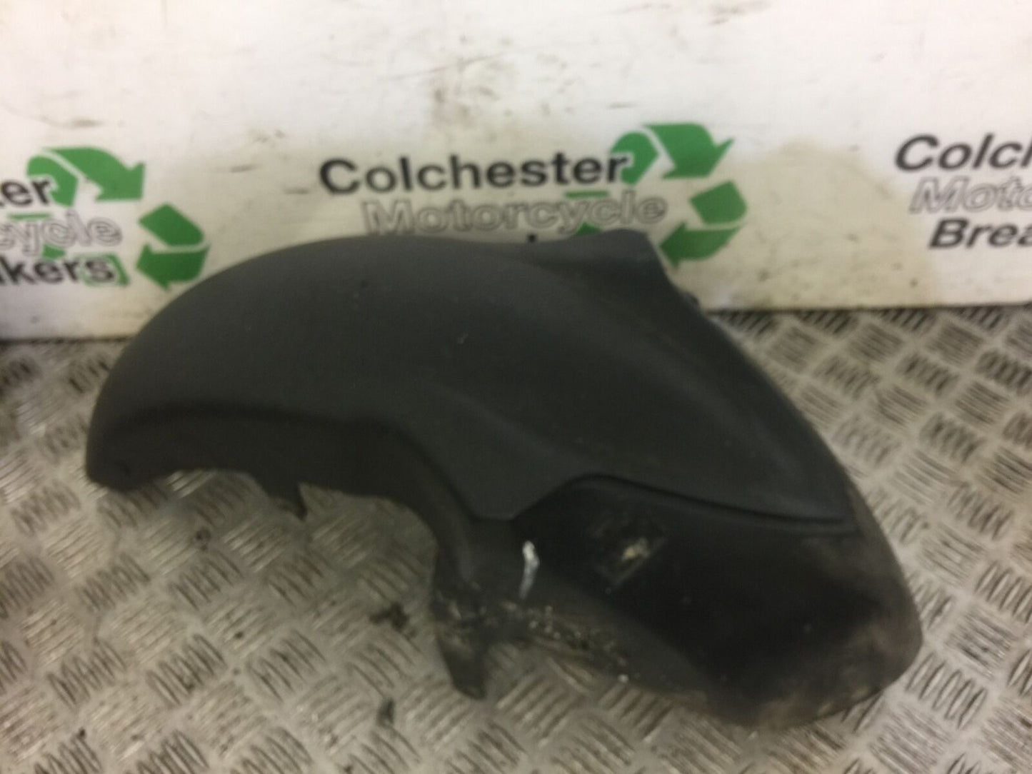 TRIUMPH TROPHY 1215 SE FRONT MUDGUARD YEAR 2012-2017 (STOCK 567)