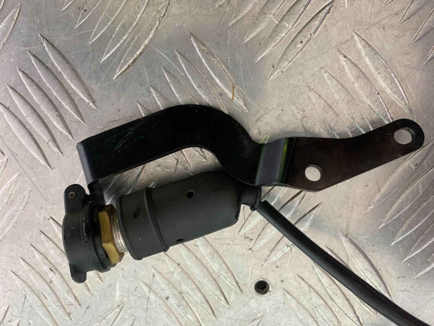 TRIUMPH BONNEVILLE T100 POWER OUTLET LEAD YEAR 2017-2021 (CMB1084)