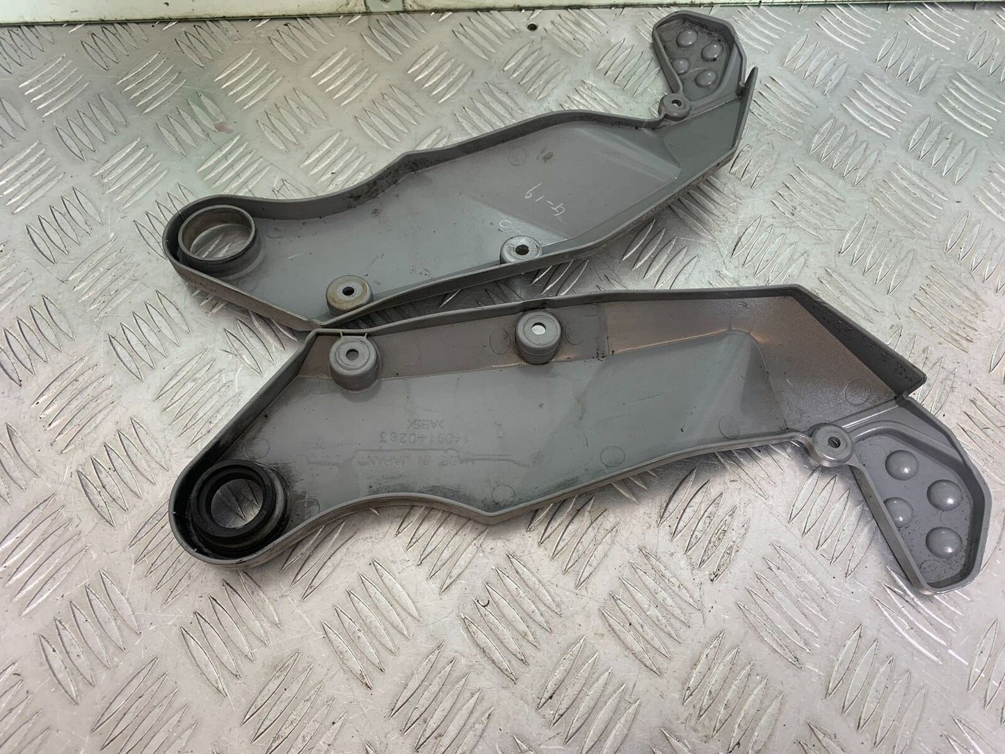 KAWASAKI Z750 Z 750 LEFT AND RIGHT INFILL COVERS YEAR 2004-2006 (CMB1104)