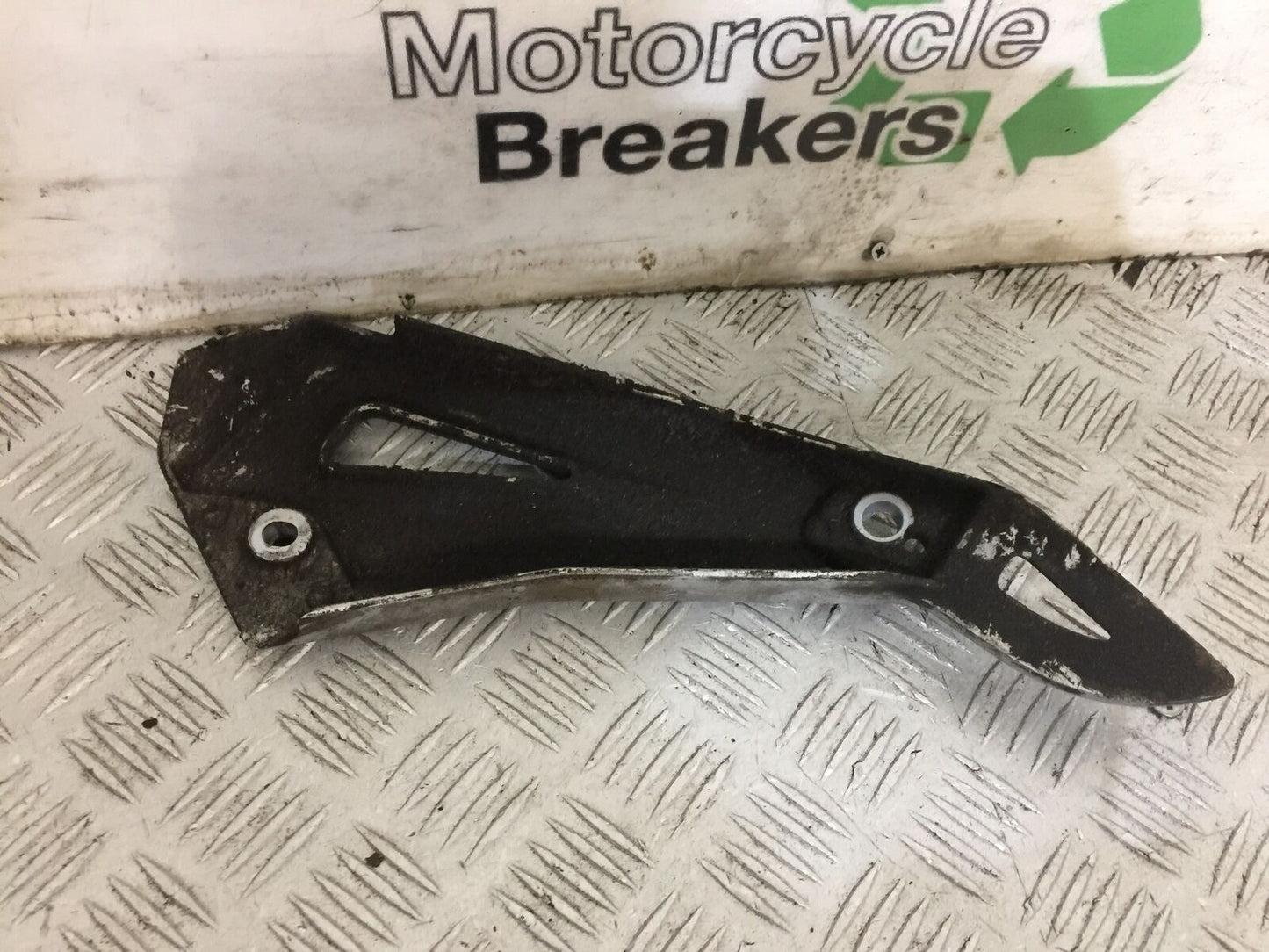 SUZUKI EN125 EN 125 LEFT HANGER YEAR 2006-09 (STOCK 826)