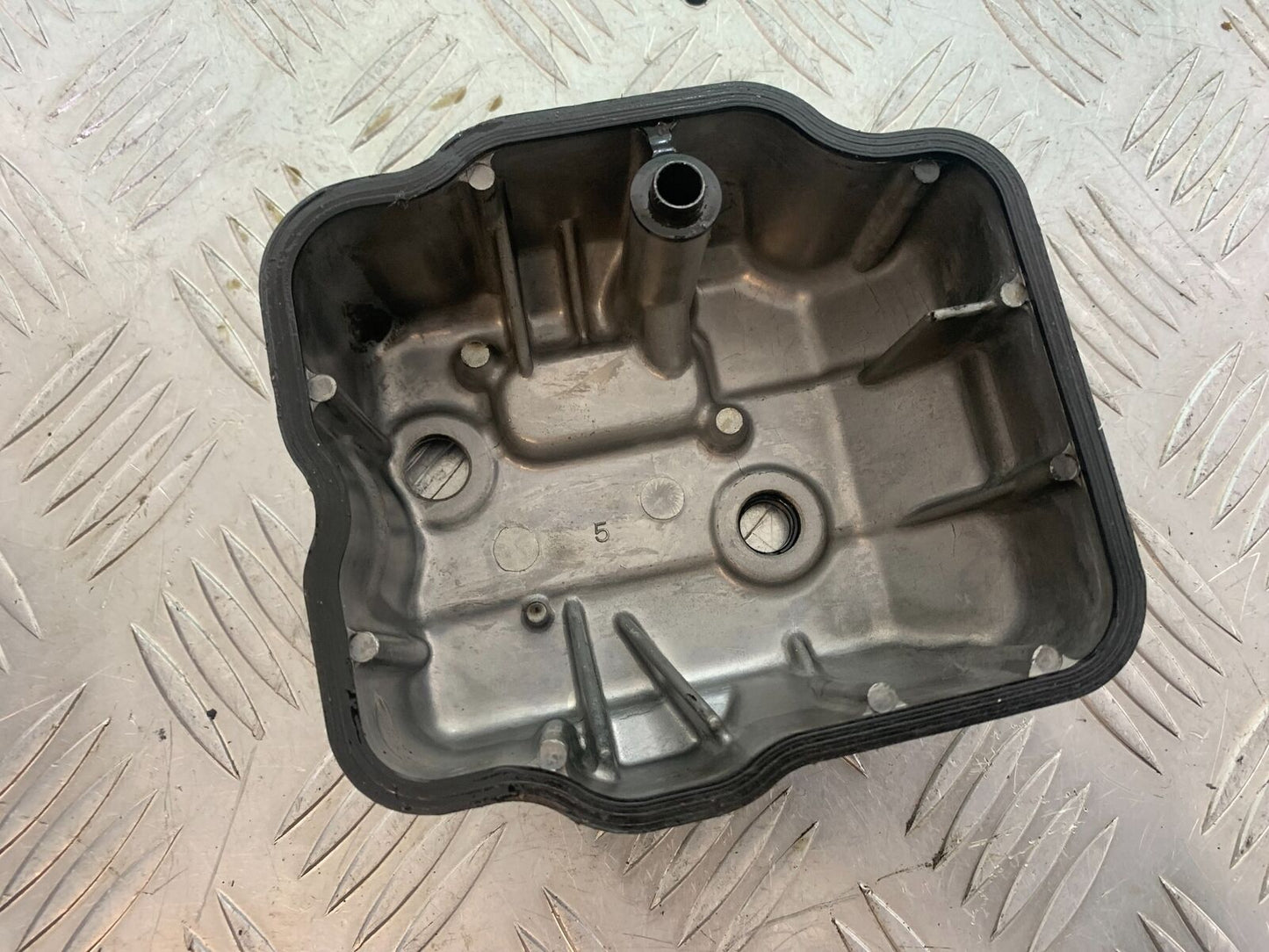 HONDA CBR125 CBR 125 ROCKER COVER YEAR 2008 - 2010