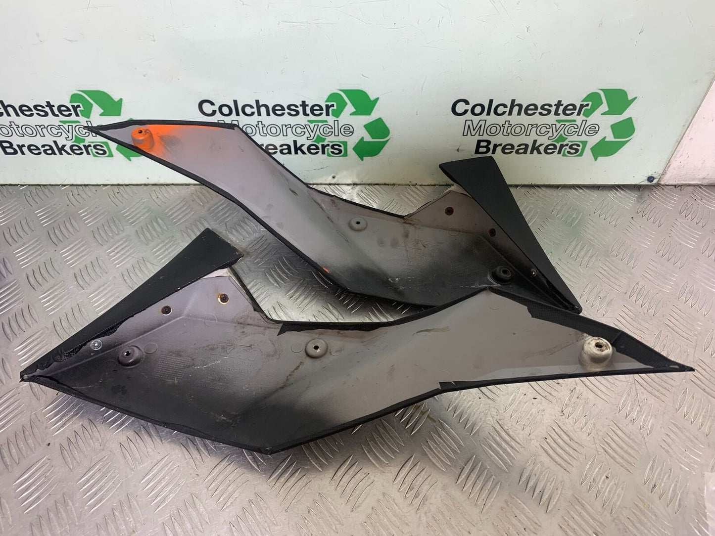 KTM 990 SUPERMOTO T LEFT AND RIGHT TANK PANELS YEAR 2010-2011 (CMB1127)