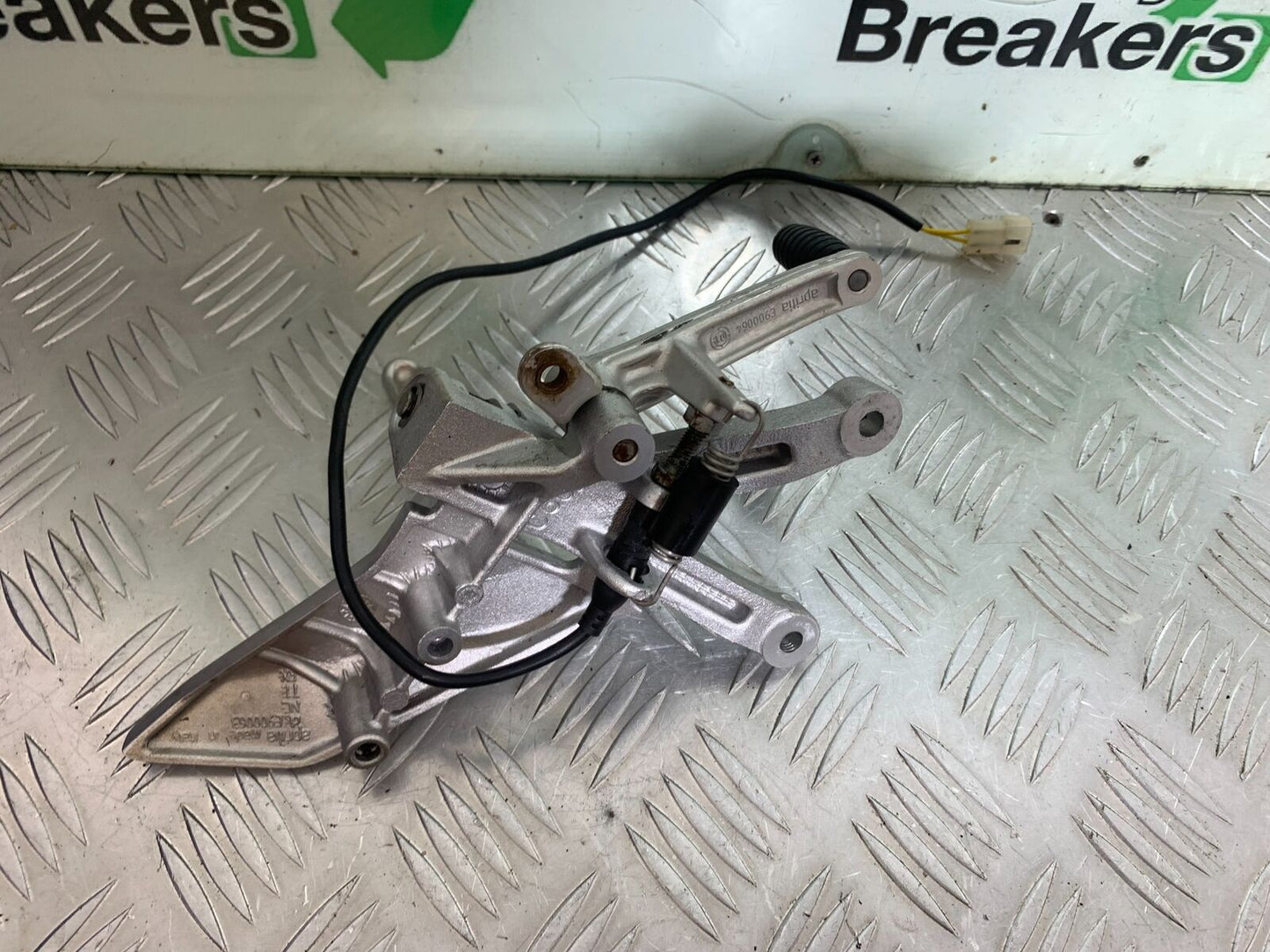 APRILIA FUTURA RST 1000 FRONT RIGHT HANGER AND PEG YEAR 2001-2005 (CMB1033)