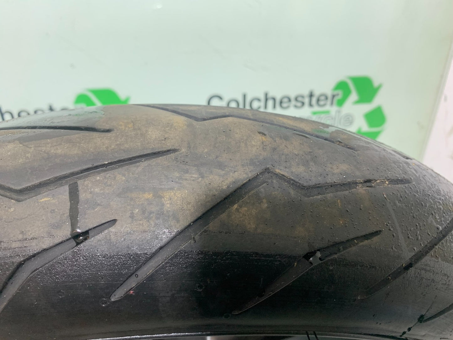 TRIUMPH 675 STREET TRIPLE R FRONT WHEEL YEAR 2013 - 2016 (CMB1221)