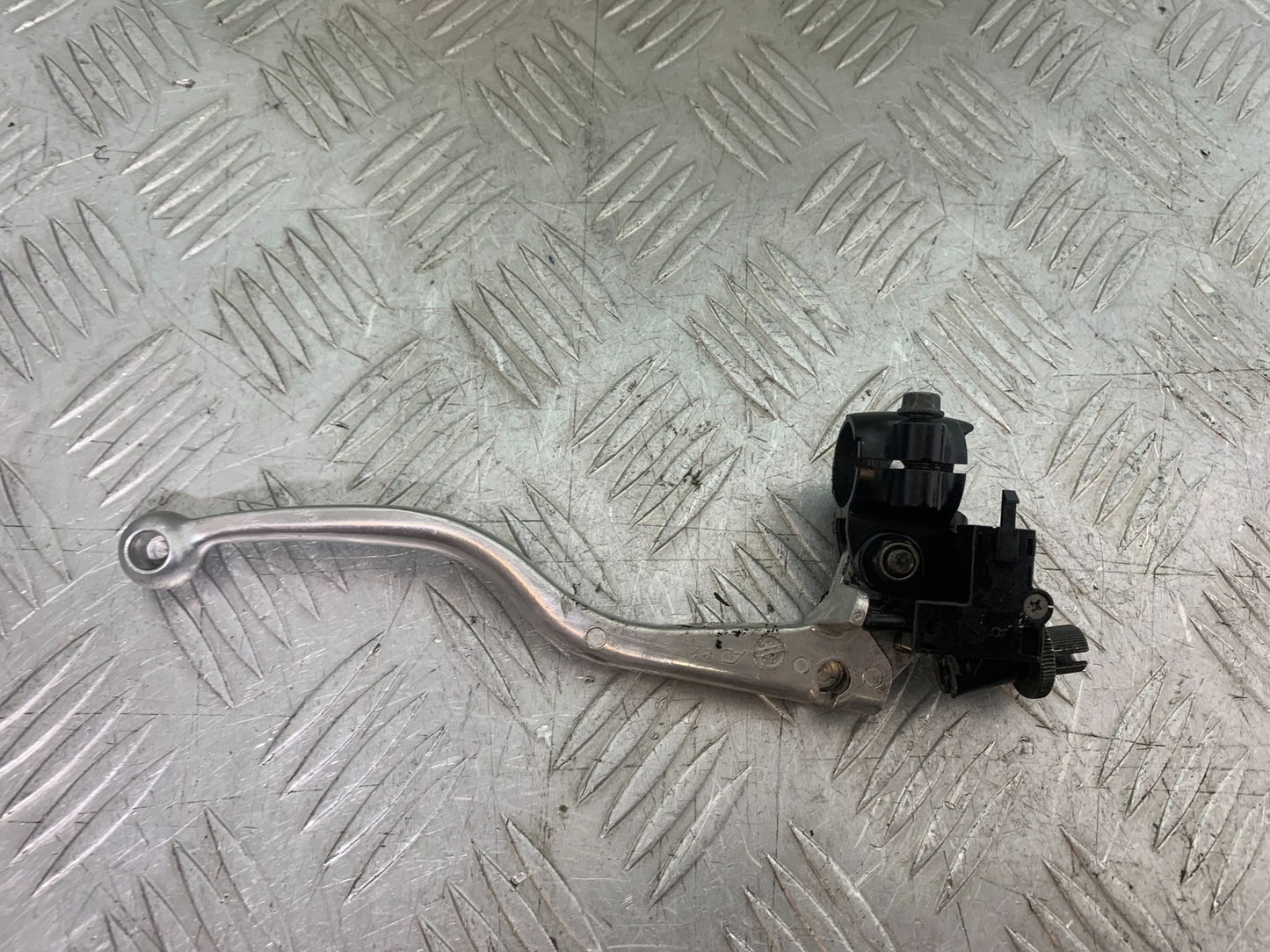 YAMAHA XJ900 XJ 900 DIVERSION CLUTCH LEVER AND BRACKET YEAR 1994-2002 (CMB1292)