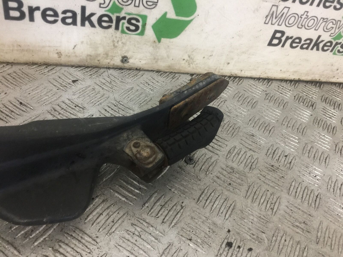 HONDA CBF600 CBF 600 LEFT HANGER YEAR 2004 -07 (STOCK 909)
