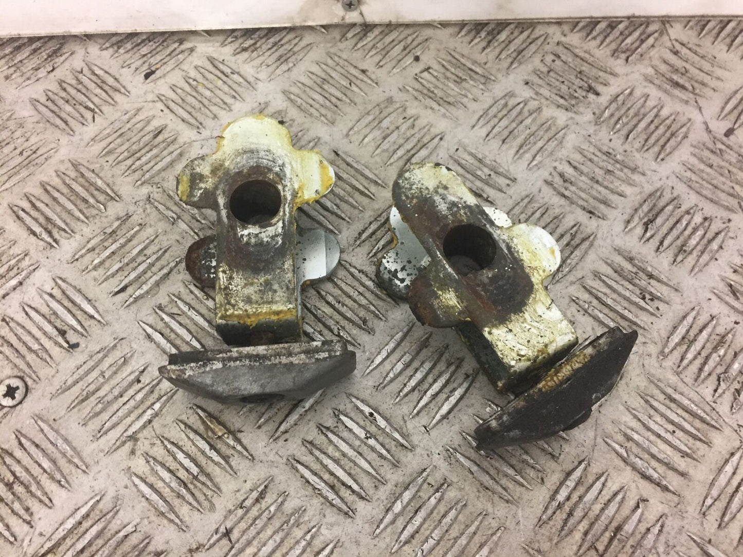 SUZUKI GSF600 GSF 600 BANDIT CHAIN ADJUSTERS YEAR 2003