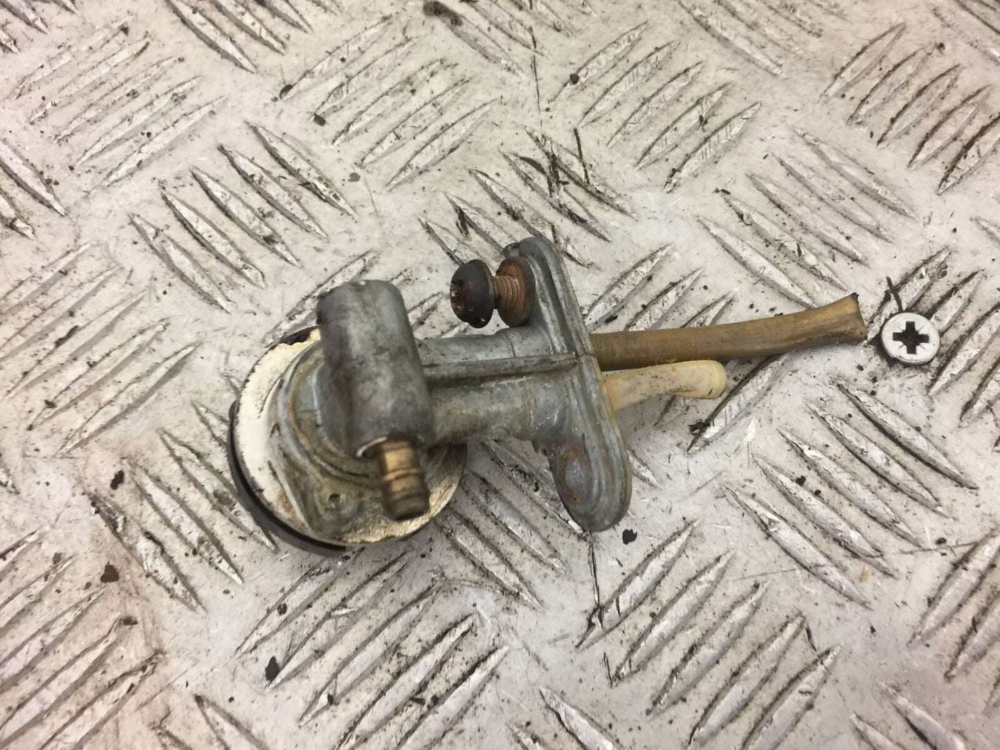 YAMAHA FZR1000 FZR 1000 GENESIS PETROL TAP (STOCK 433)