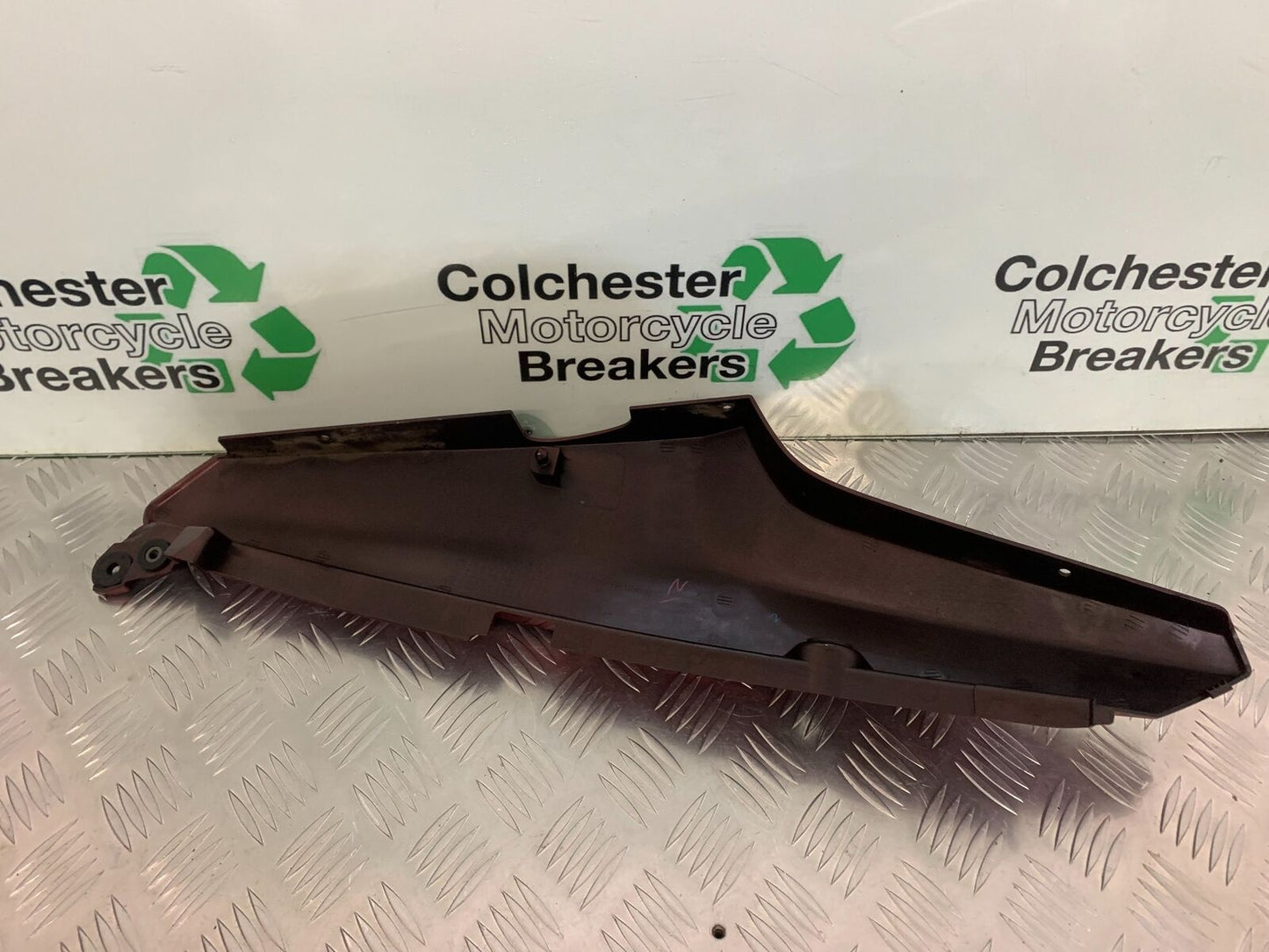 SUZUKI DL 650 V-STROM RIGHT SEAT PANEL YEAR 2006 2011 (STOCK 954)