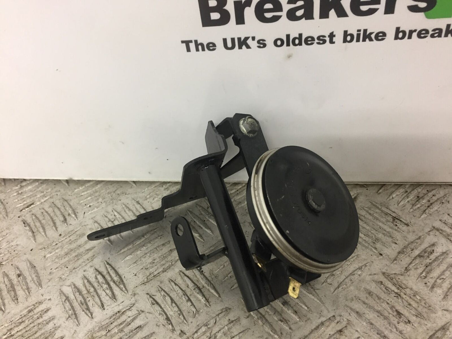 SUZUKI GSXR 125 GSX R125 HORN AND BRACKET YEAR 2017