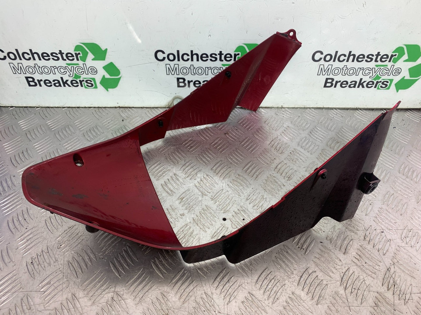 HONDA CBR1100 BLACKBIRD FAIRING V-PIECE YEAR 1999-2005 (CMB1232)