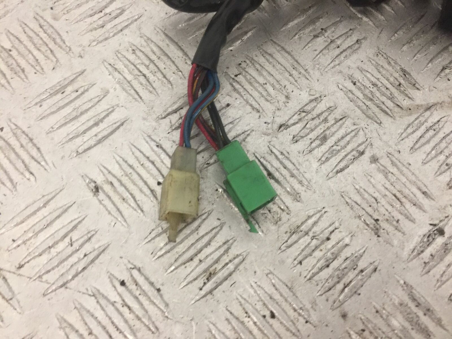 KAWASAKI ZX6R ZX6 J RIGHT SWITCH GEAR YEAR 2000 (STOCK 836)