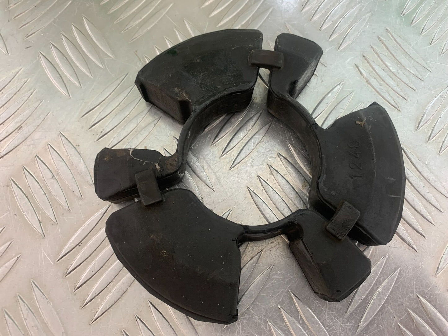 KAWASAKI ZR 750 ZEPHYR CUSH DRIVE RUBBERS YEAR 1991-95 (CMB1008)