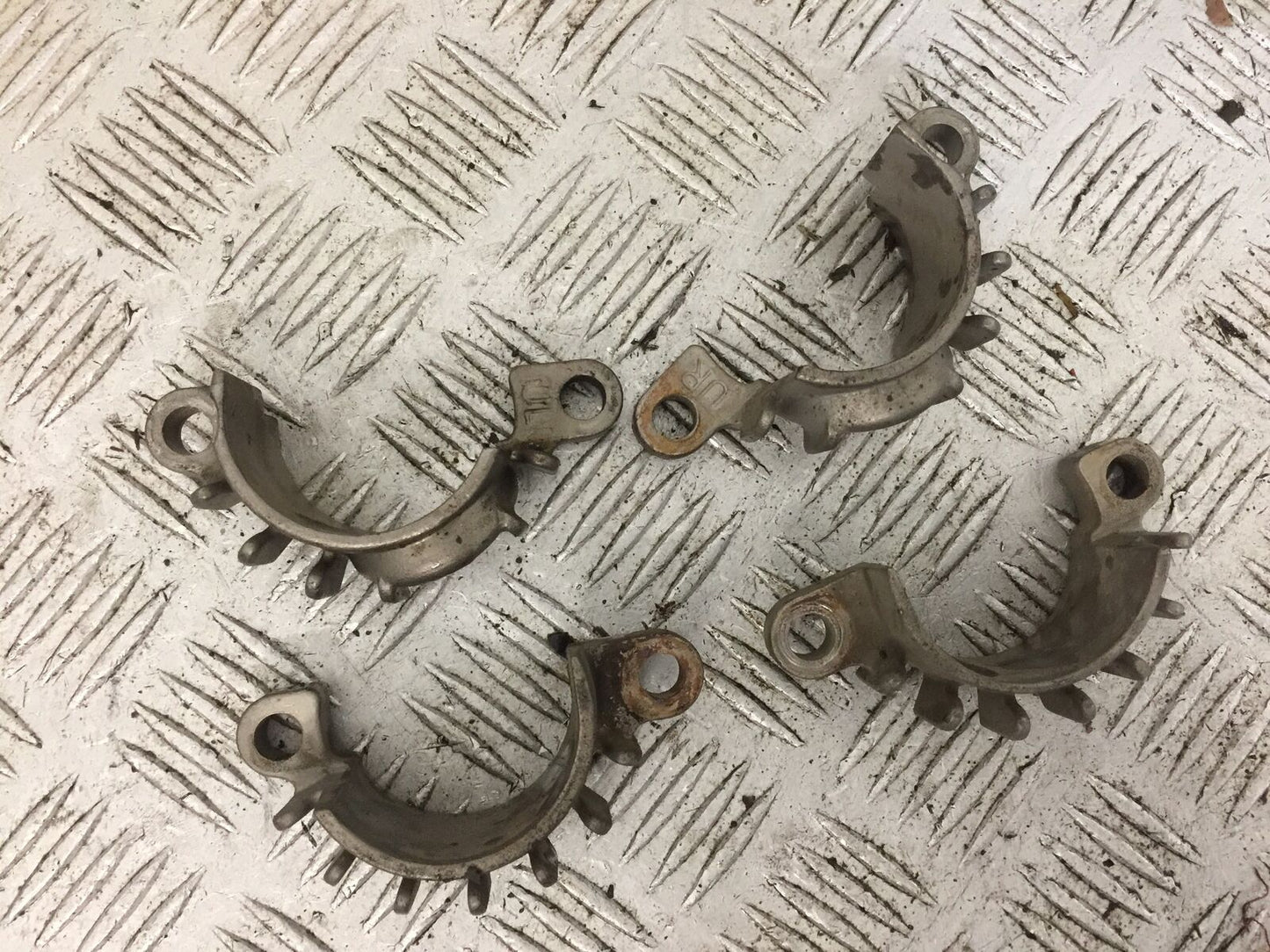 TRIUMPH 900 STREET SCRAMBLER EXHAUST CLAMPS YEAR 2018 (STOCK 896)