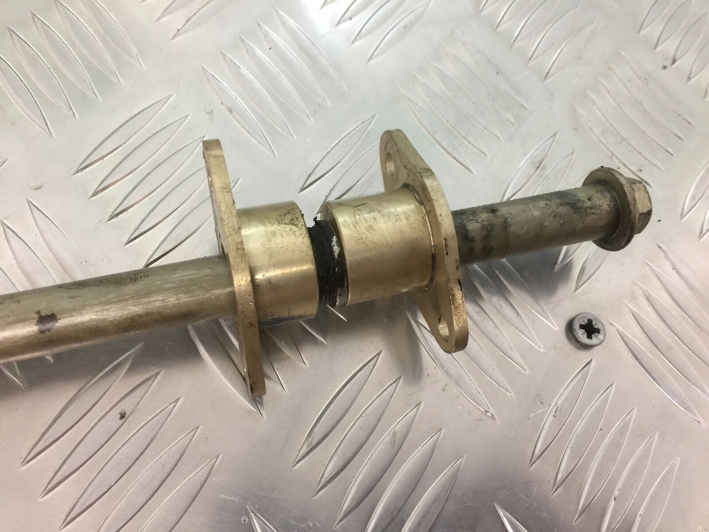 TRIUMPH STREET TRIPLE 675 R SWINGARM SPINDLE YEAR 2009 (STOCK 918)