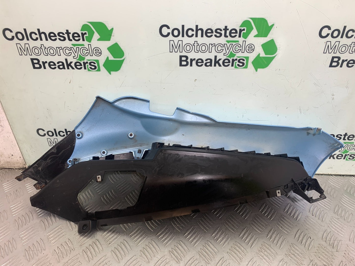 PIAGGIO MP3 250 ie RIGHT FOOTBOARD YEAR 2007 (CMB1307)