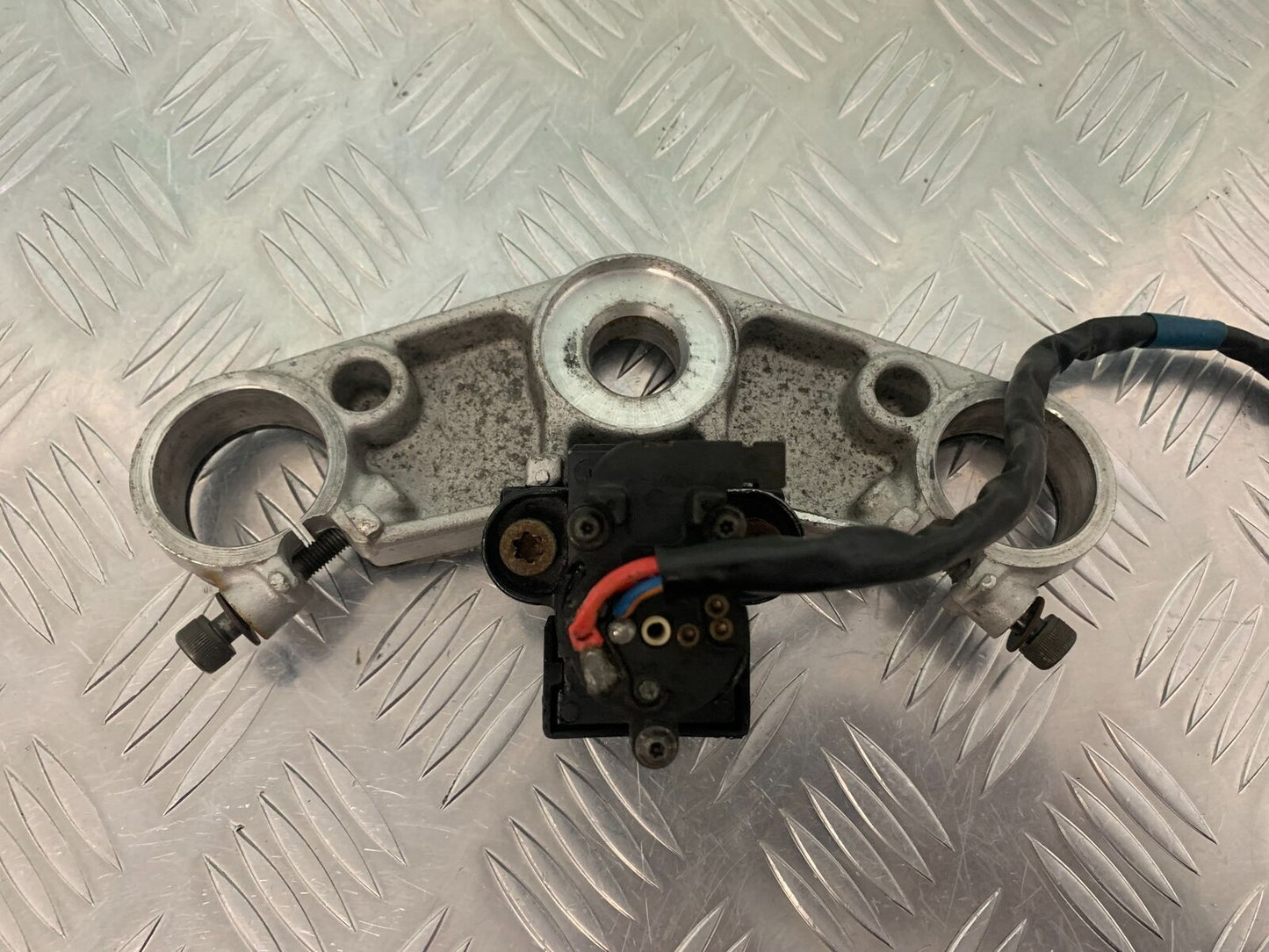 HONDA CBR 400 NC23 TRI-ARM TOP YOKE YEAR 1987-89 (STOCK 969)