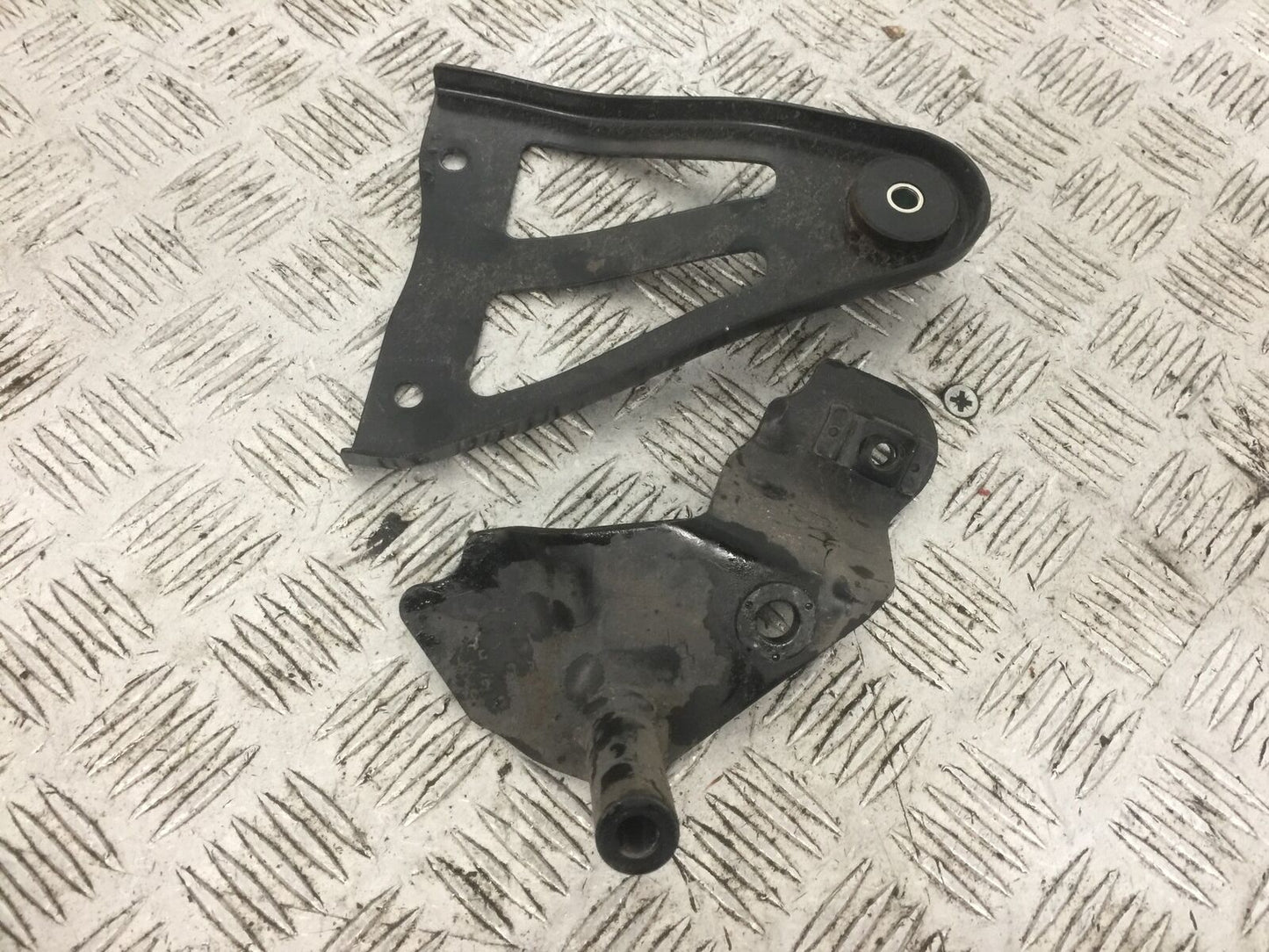 SUZUKI 650 BURGMAN BRACKETS YEAR 2014-2018 (STOCK 769)