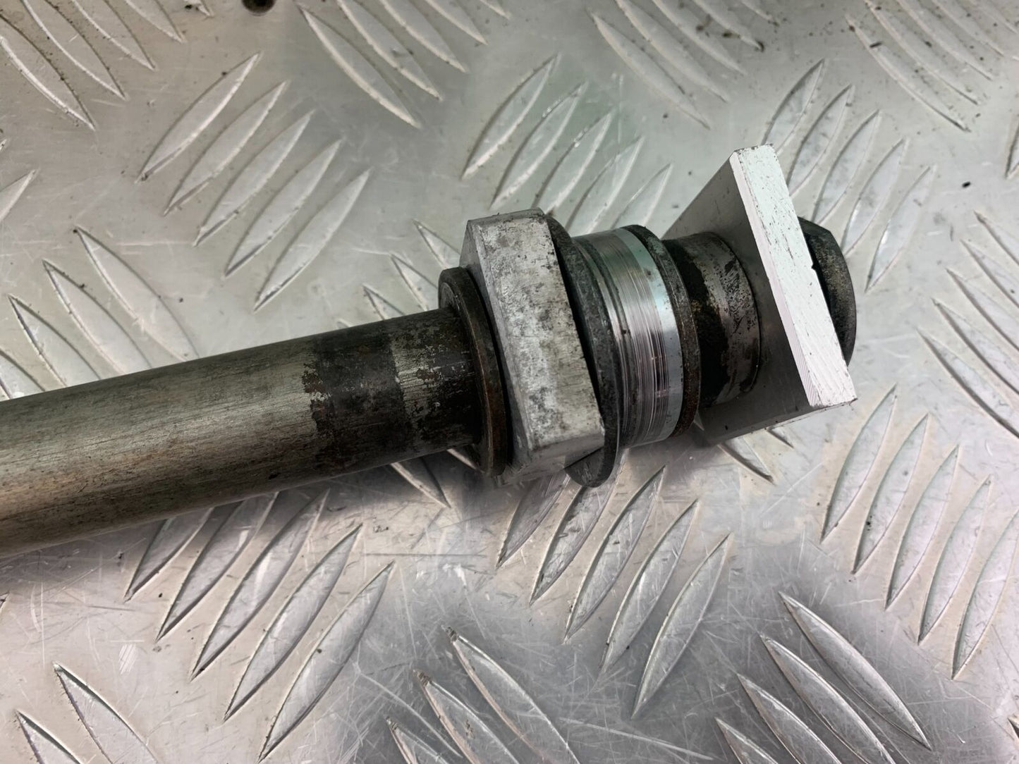 KAWASAKI ZX12R ZX12 R REAR WHEEL SPINDLE YEAR 2000-01 (CMB1038)