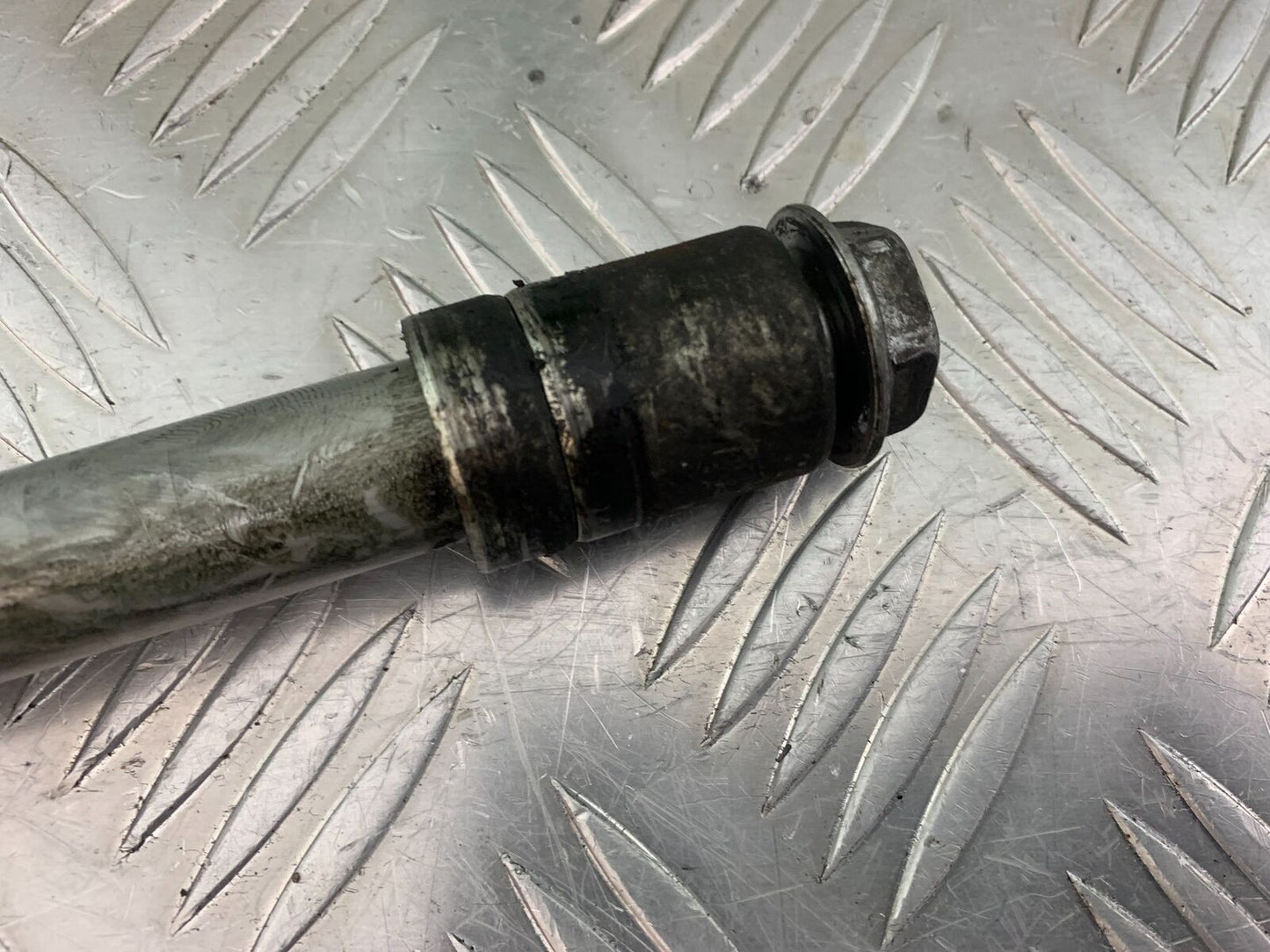 HONDA CBR1100 BLACKBIRD FRONT WHEEL SPINDLE YEAR 1999-2005 (CMB1103)