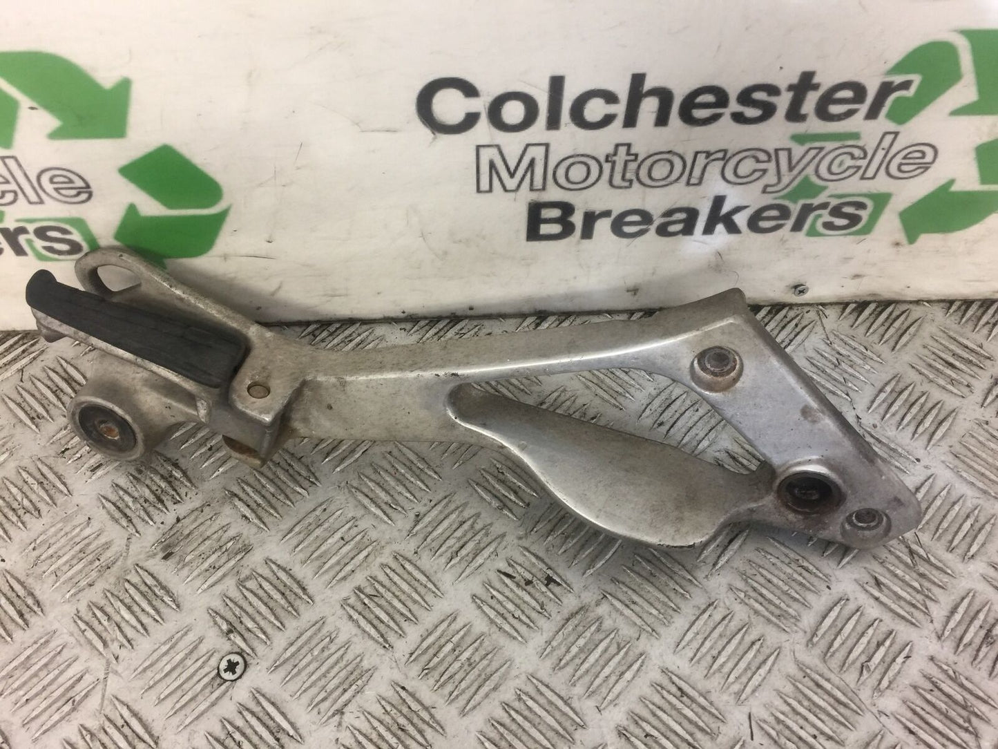 YAMAHA TDM850 TDM 850 RIGHT HANGER AND PEG YEAR 1992 STOCK 399