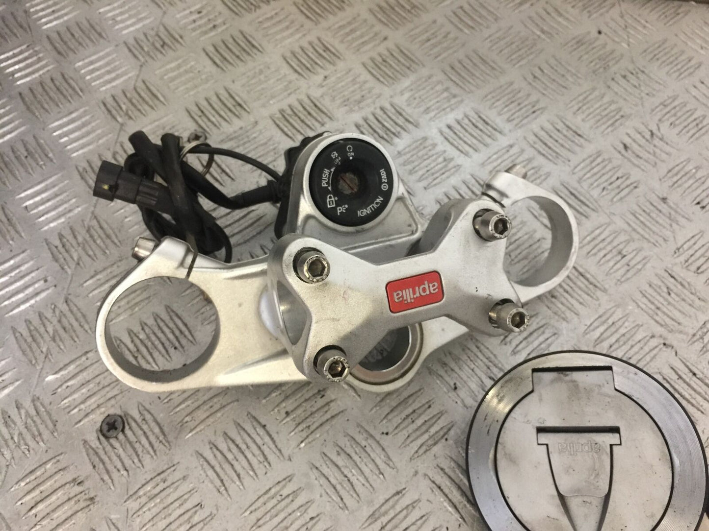 APRILIA TUONO 1000 V4R ECU LOCKS KEY CLOCKS 2011-13 (STOCK 746)