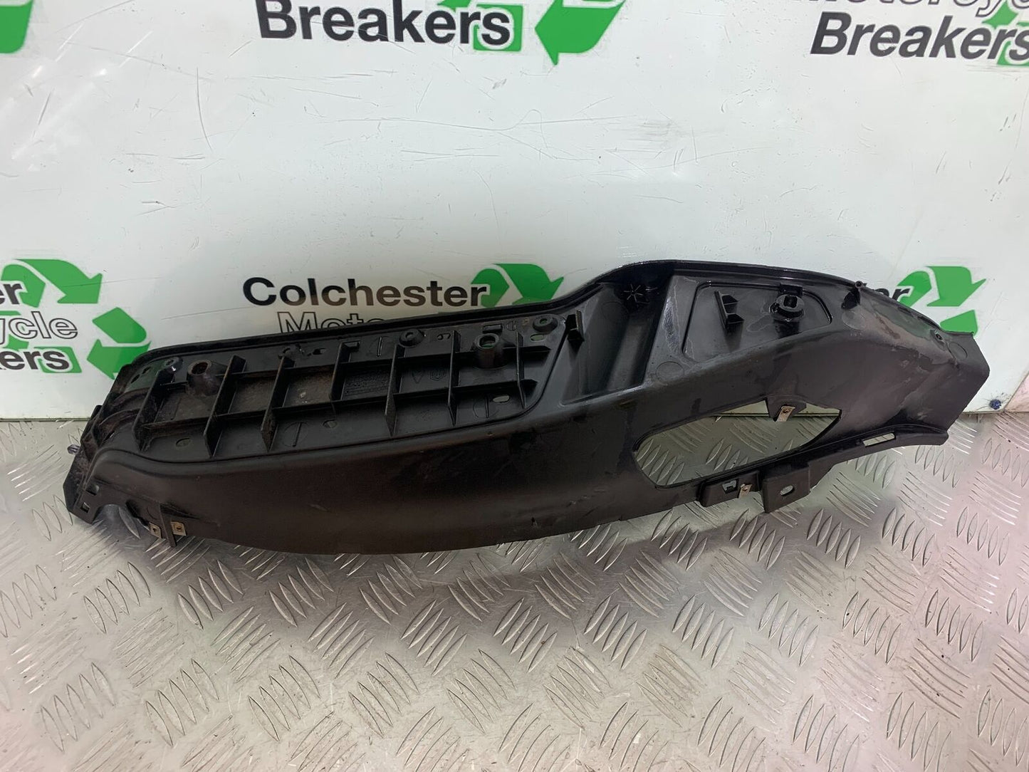 PIAGGIO X EVO 400 LEFT FOOTBOARD YEAR 2007-2011 (CMB1069)