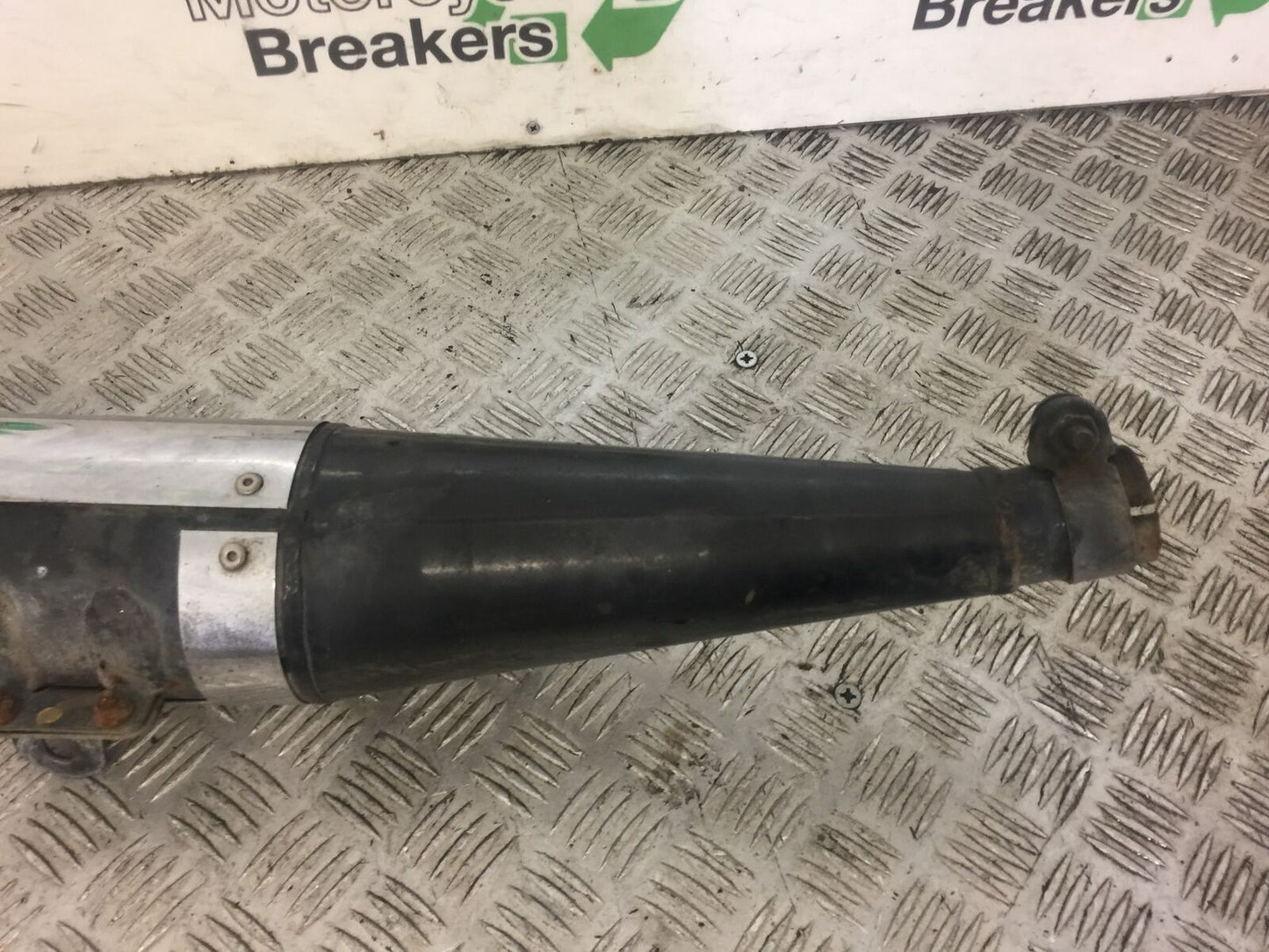 TRIUMPH 750 TRIDENT RIGHT SILENCER YEAR 1994 STOCK 396