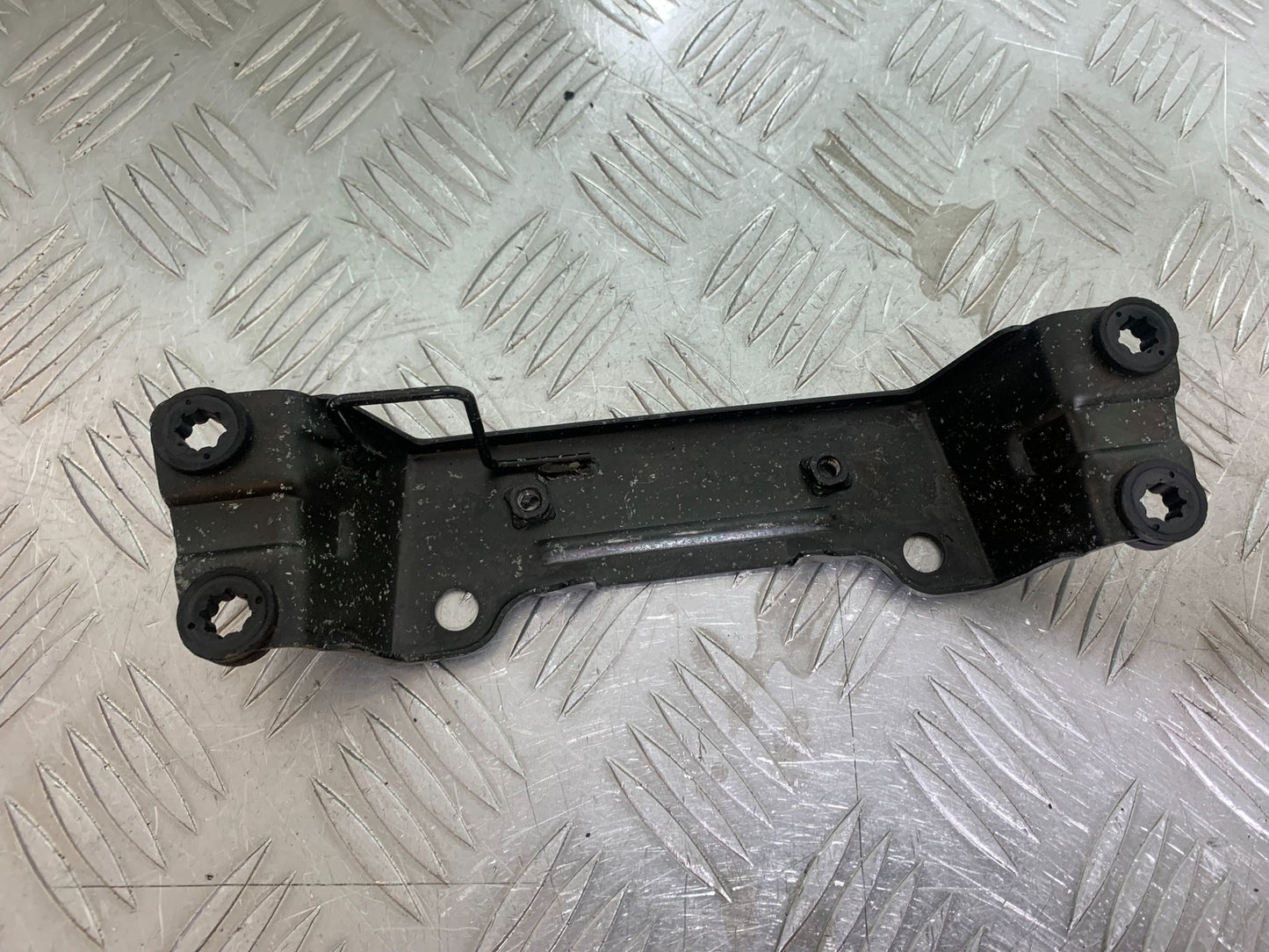 SUZUKI GSF1200 GSF 1200 BANDIT PETROL TANK BRACKET YEAR 1997-2000 (CMB1149)