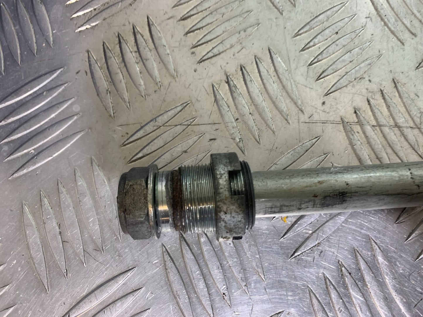 HONDA CBR600 CBR 600 F SWINGARM SPINDLE YEAR 2000-2003(CMB1091)