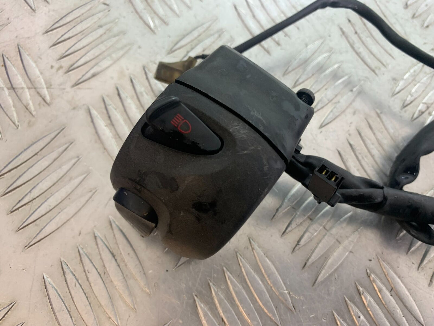 YAMAHA XJ6 XJ6-S LEFT SWITCH GEAR YEAR 2009-2015 (CMB1070)