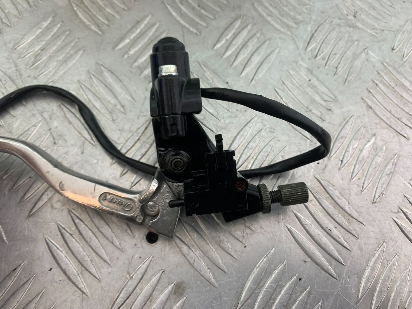 BENELLI LEONCINO 500 TRIAL CLUTCH LEVER AND BRACKET YEAR 2020 (CMB1106)