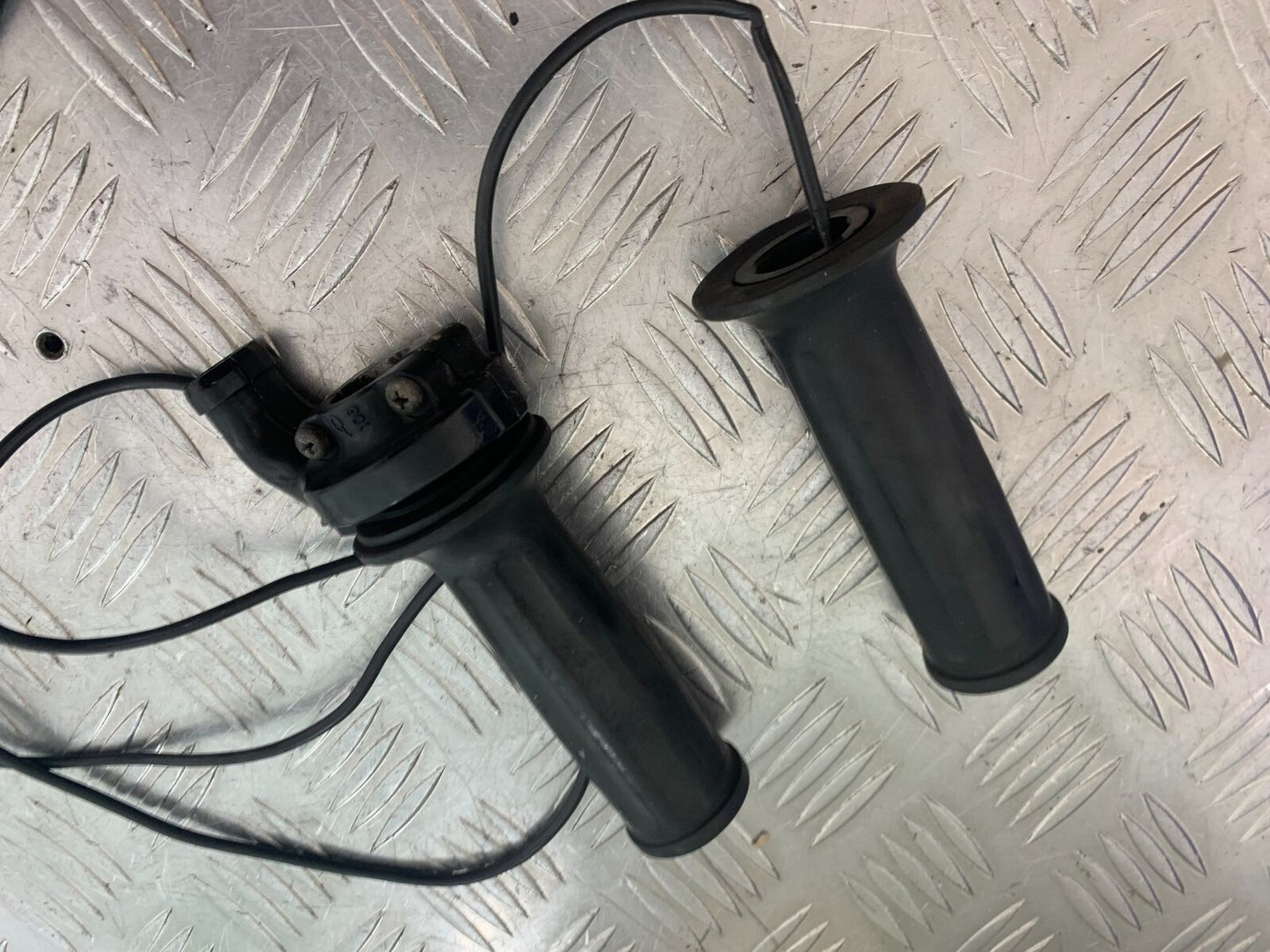 TRIUMPH 1050 SPRINT ST HEATED GRIPS YEAR 2004-2007 (CMB1089)