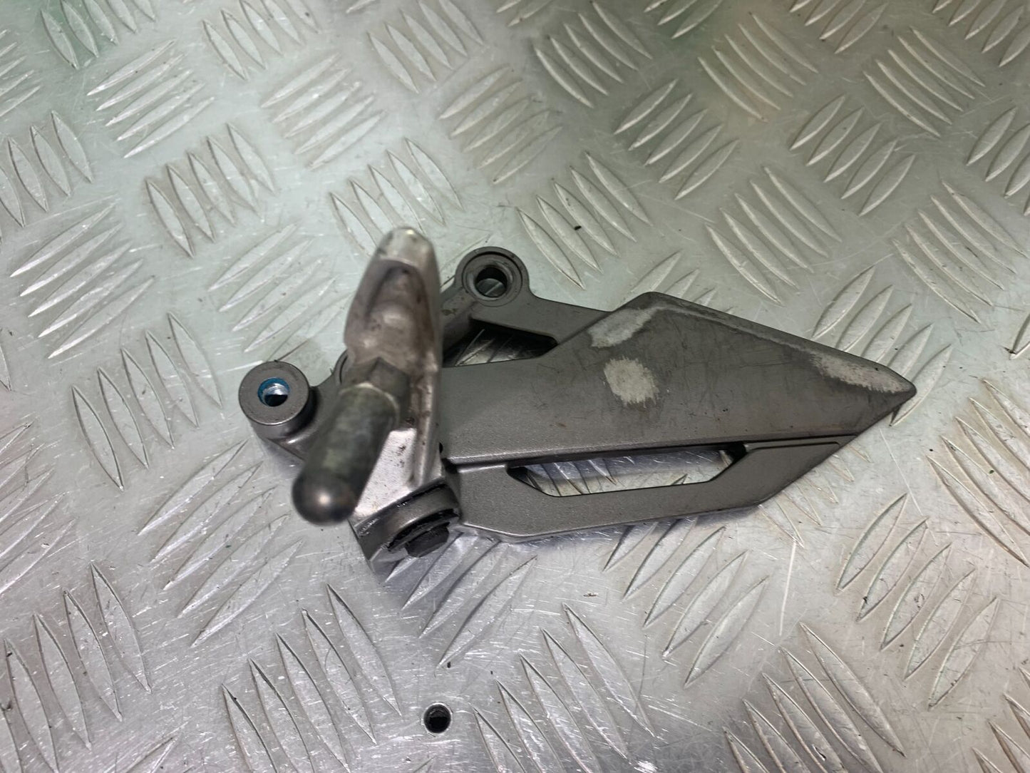 KAWASAKI Z300 ER300 FRONT LEFT HANGER AND PEG YEAR 2016-2018 (CMB1056)
