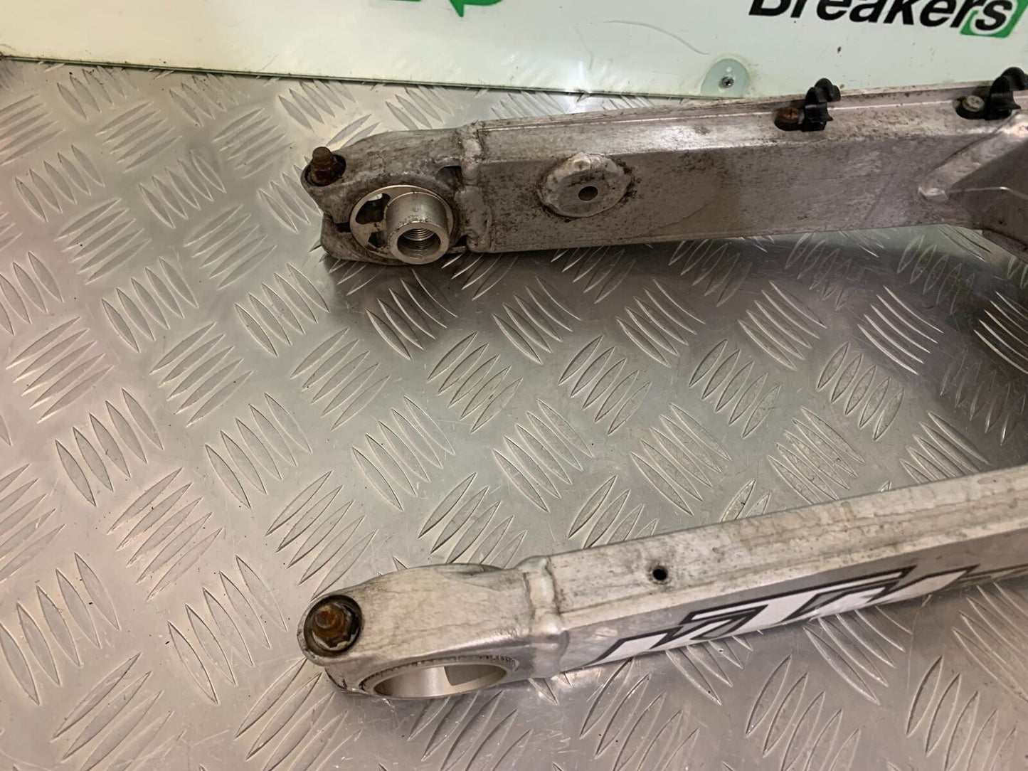 KTM 640 DUKE 2 SWINGARM YEAR 2000-2006 (STOCK 988)