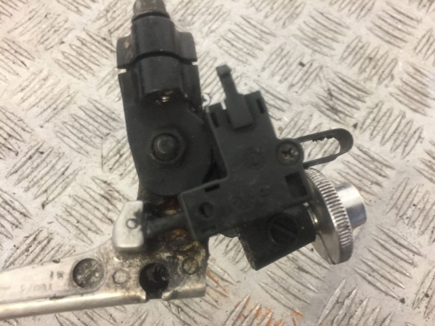 YAMAHA FZ6 CLUTCH LEVER AND BRACKET YEAR 2004 (STOCK 693)