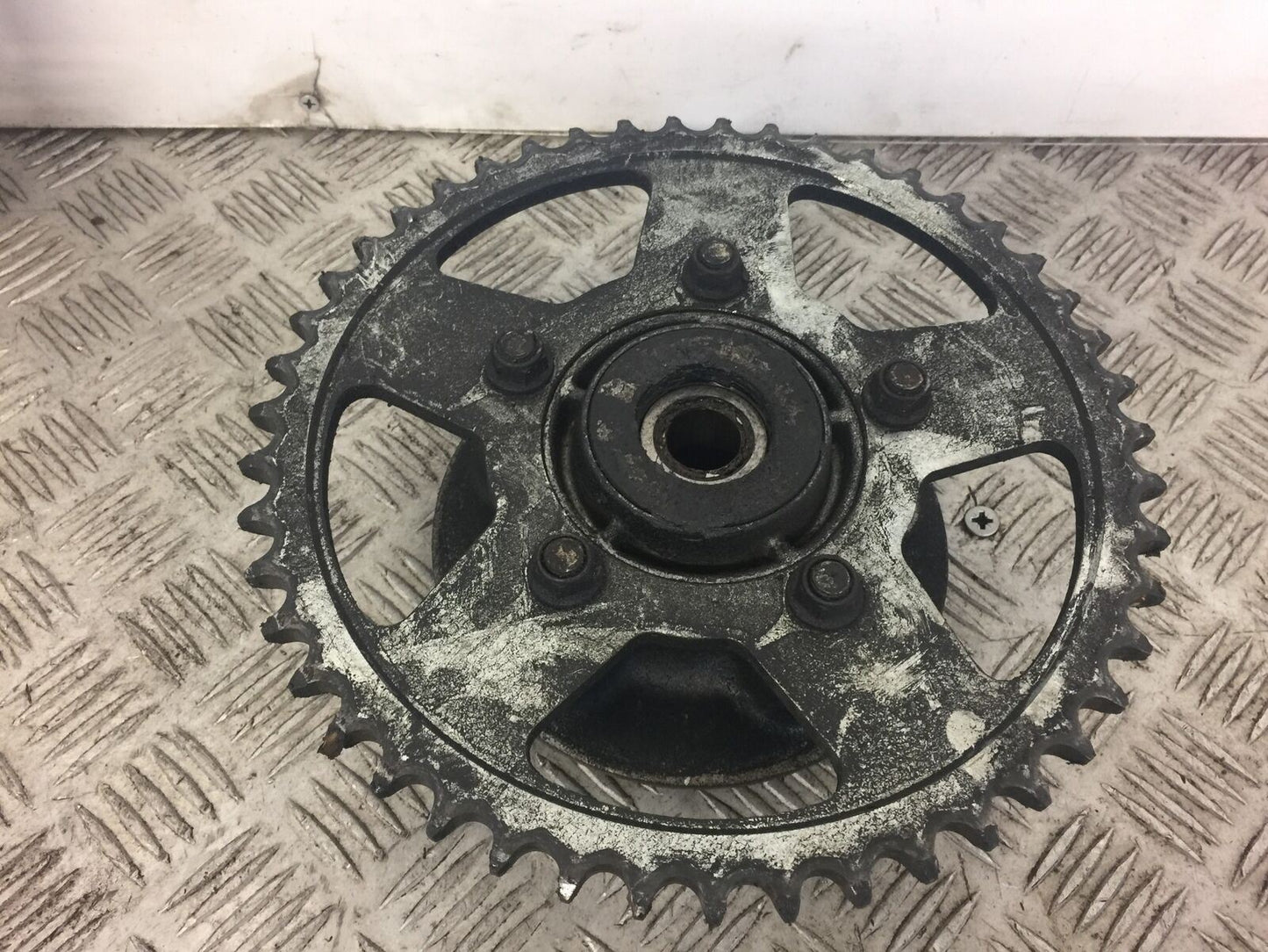 SUZUKI GSF600 GSF 600 BANDIT SPROCKET CARRIER YEAR 1998
