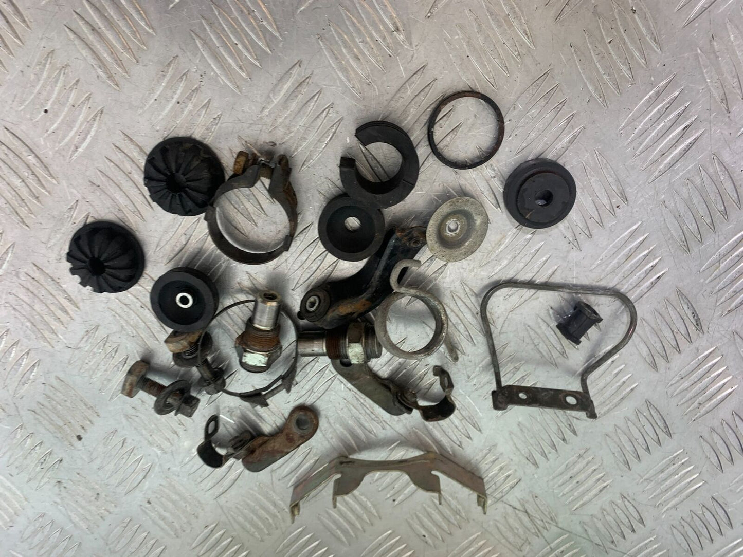 YAMAHA XS1100 MIDNIGHT SPECIAL NUT BOLTS BRACKETS YEAR 1980-1982 (CMB1122)