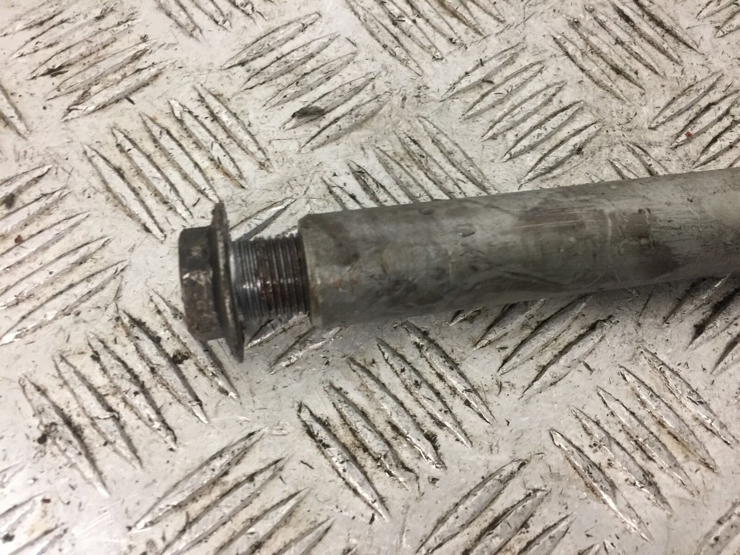HONDA VFR1200 VFR 1200 FA FRONT WHEEL SPINDLE YEAR 2010-11 (STOCK 793)
