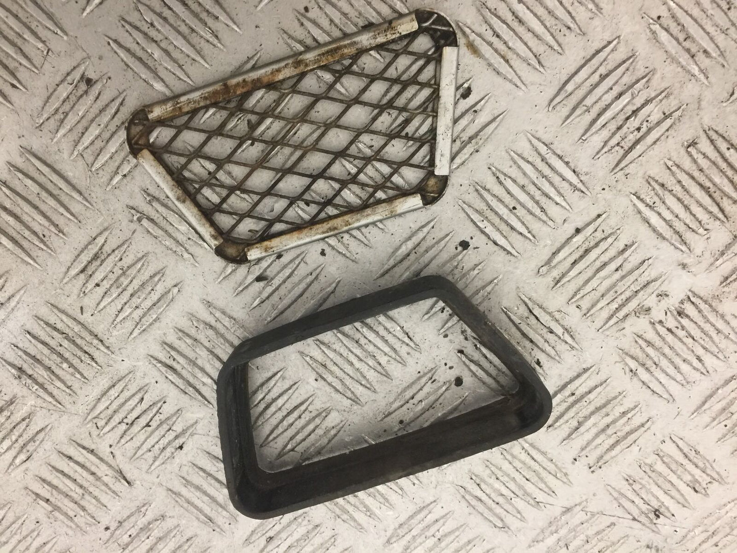 YAMAHA R6 5EB AIR GRILL YEAR 1999-2002 (STOCK 823)