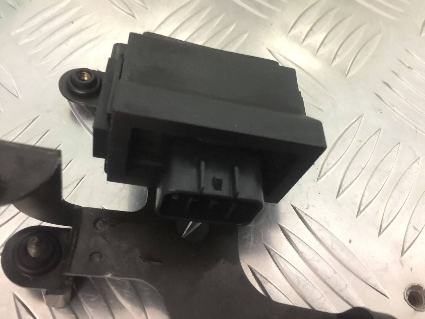 KAWASAKI ZX10R ZX10 R RELAY YEAR 2004-2005 (STOCK 932)
