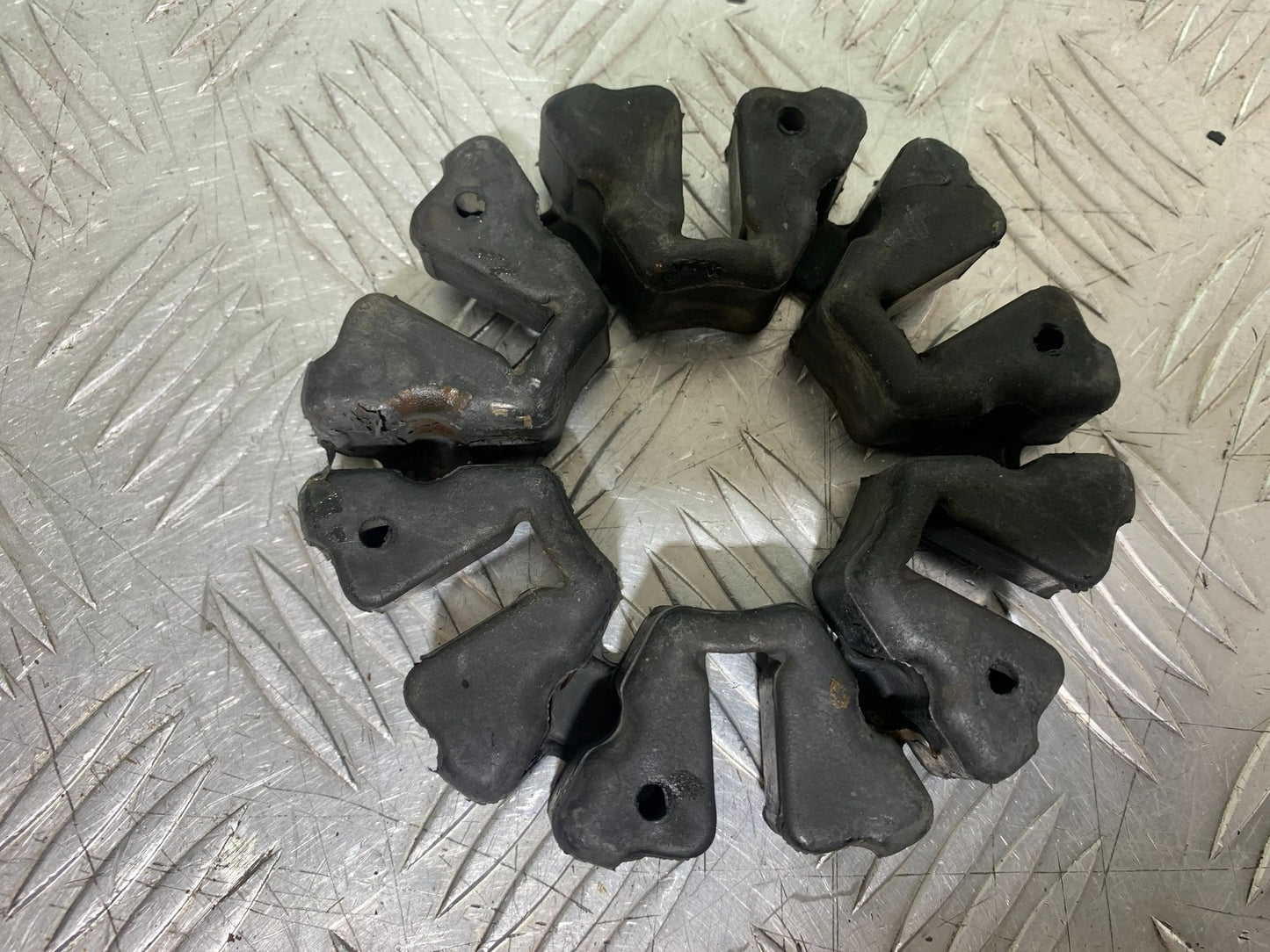 KTM DUKE 125 CUSH DRIVE RUBBERS YEAR 2017-2022 (CMB1222)
