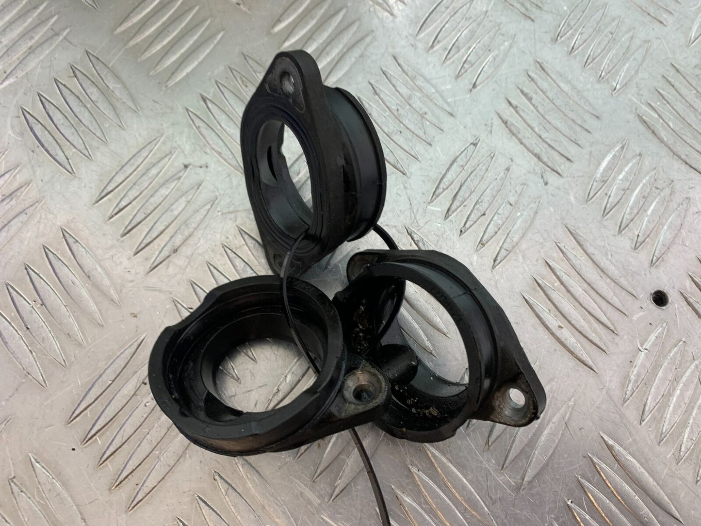 TRIUMPH 765 STREET TRIPLE RS THROTTLE BODY RUBBERS YEAR 2018-2021
