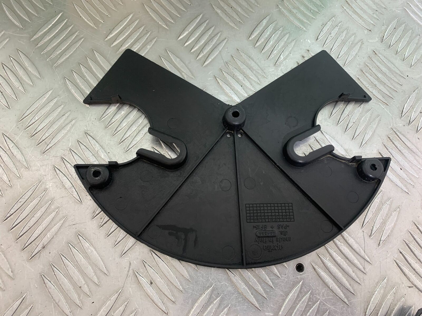 APRILIA FUTURA RST 1000 BOTTOM YOKE INFILL PANEL YEAR 2001-2005 (CMB1033)